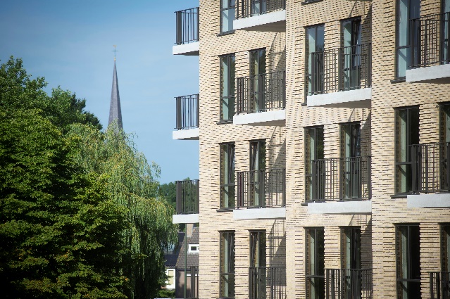 Afbeelding met buitenshuis, gebouw, raam, boom&#10;&#10;Automatisch gegenereerde beschrijving