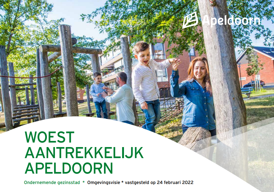 Afbeelding met kleding, boom, buitenshuis, persoon Door AI gegenereerde inhoud is mogelijk onjuist.