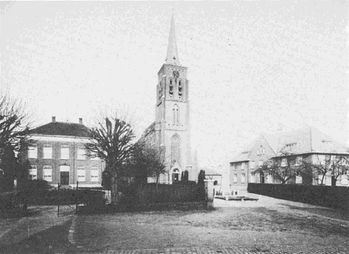 afbeelding 27 - Het kerkplein in Eerde voor 1973