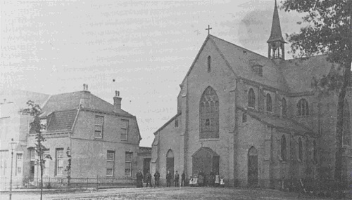afbeelding 31 - De pastorie en kerk van Mariaheide vóór 1932. De toren is in 1932 aangebouwd