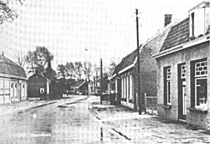 afbeelding 59 - Doornhoek bij Zijtaart ca. 1959. De vier panden op de voorgrond hebben een mansardekap,